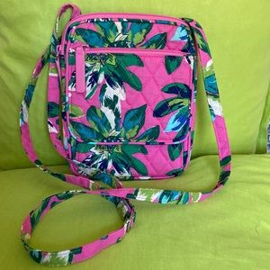 This little Vera Bradley crossbody has it all!